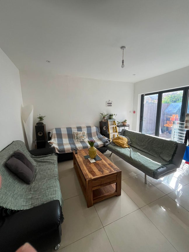 Private Room with Ensuite for Rent Main Photo