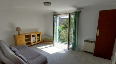 Small double room available in Leith Main Photo