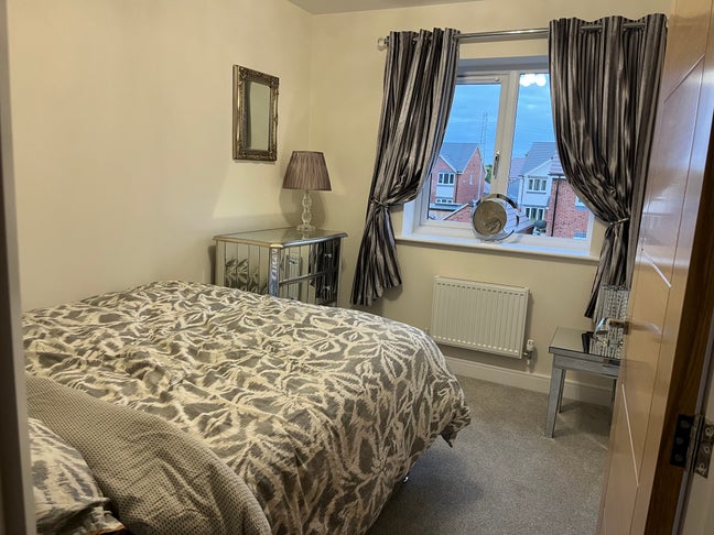 Double room with private bathroom to rent Main Photo