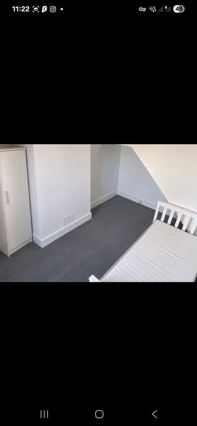 Freshly Decorated Furnished Room – SE London Main Photo