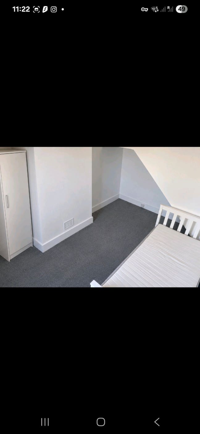 Freshly Decorated Furnished Room – SE London Main Photo