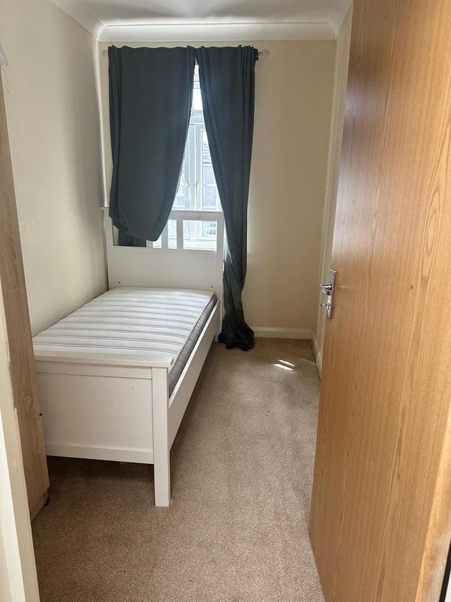 Cozy Single Room in Stanwell / Staines TW19  Main Photo