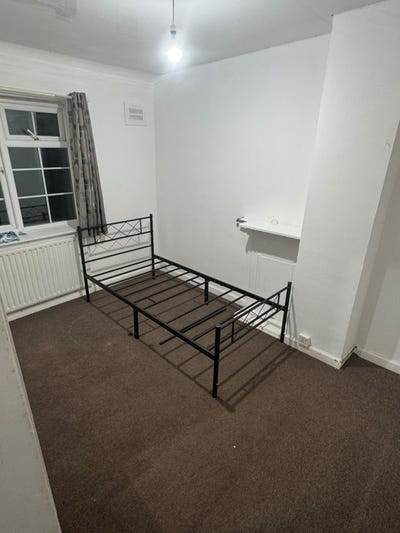 *Single Room to Rent – Edgware (HA8 0Tw Main Photo