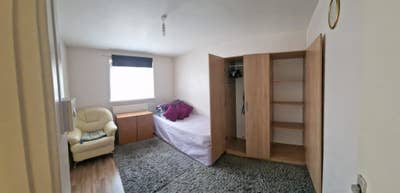 1 room in a 2 bedroom shared flat 2nd floor Main Photo
