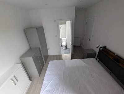 A Warm and Welcoming Home– Rooms Available to Rent Main Photo