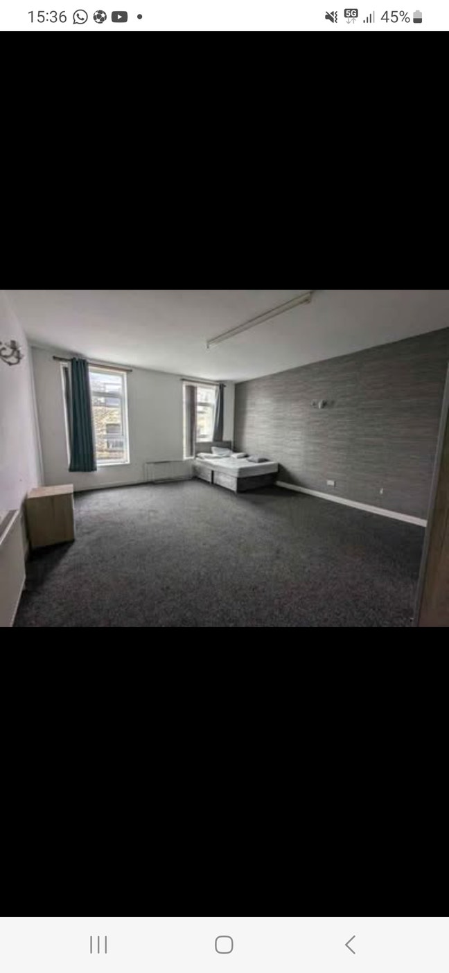 Extra Large Double bedroom HX1 Main Photo