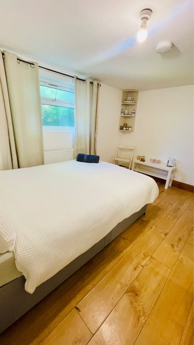 Half Ensuite - Double Room Isleworth  Main Photo