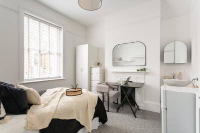 Newly Refurbished Double Room - All Bills Included Main Photo