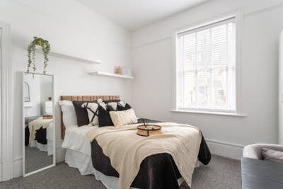 Newly Refurbished Double Room - All Bills Included Main Photo