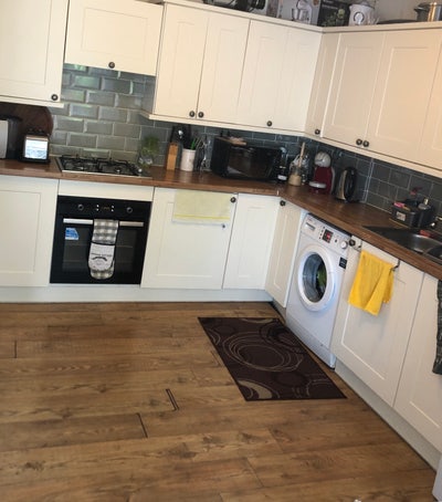 Large single Room Town Centre Witney Main Photo