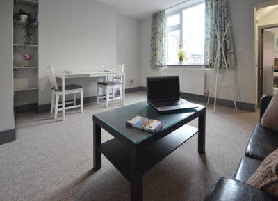 2 Bedroom Apartment, Hucknall Road, NG5 Main Photo