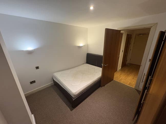 Spacious 2 bedroom flat in the City Centre  Main Photo