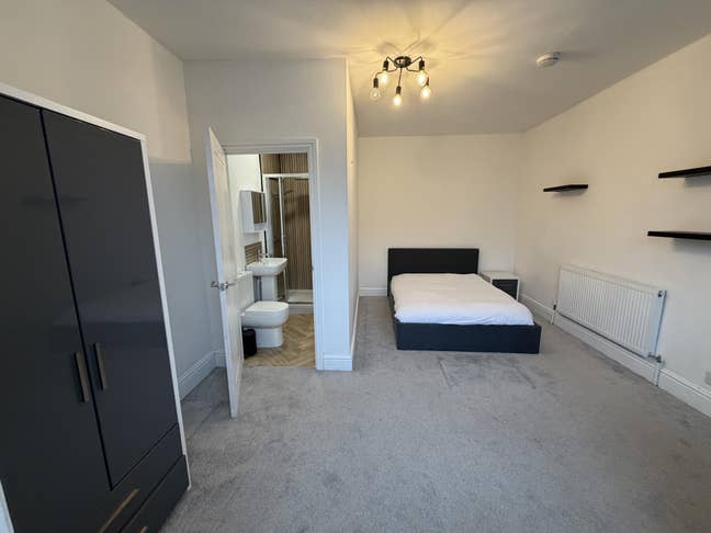 Large Rooms - 10 Bed - St John’s   Main Photo
