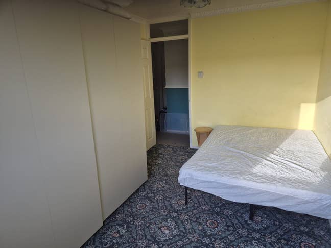Single / Small Double | 5 Mins to Custom House stn Main Photo