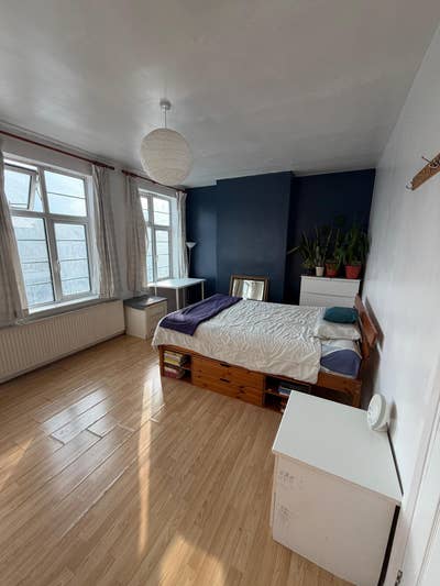 Huge and bright room. Main Photo