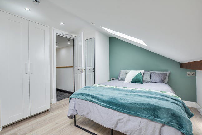 One Room Available in Student Home 🏘️ Main Photo
