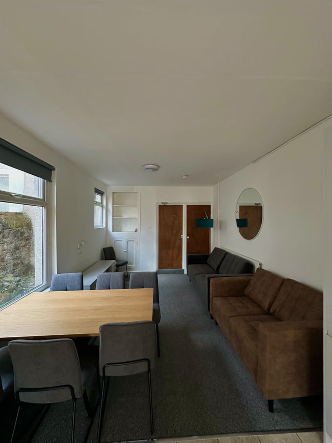 Newly Refurbished Property - Bills Included! Main Photo