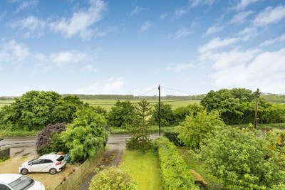 Self-Contained Attic Room with a View– Stadhampton Main Photo