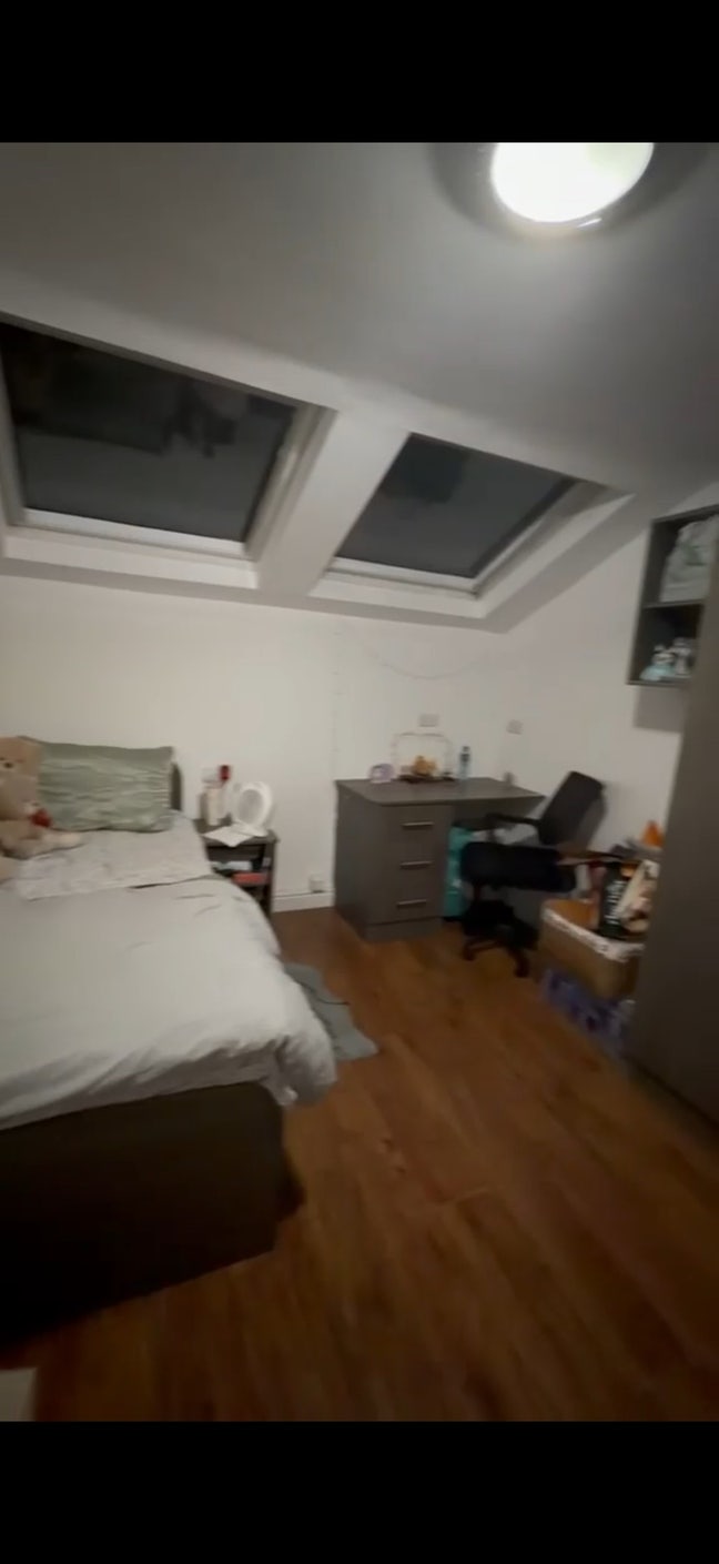 1 Room Available in LS3 Main Photo