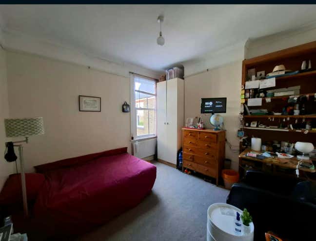 Spacious Double Room for Rent Bills Included Main Photo