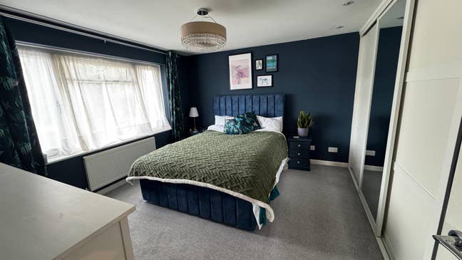 King room available - spacious bungalow Main Photo