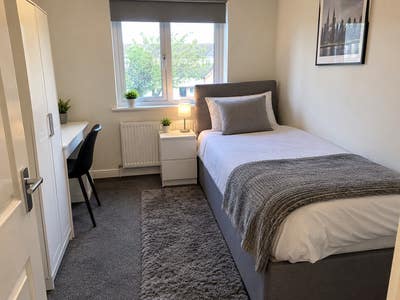 Single Room to Rent – KT10, Esher Main Photo