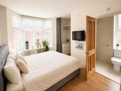 Modern En-Suite Room | 2 Mins to Watford Junction Main Photo