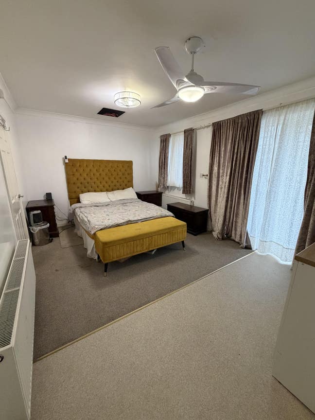 Studio room in family home available to rent.  Main Photo