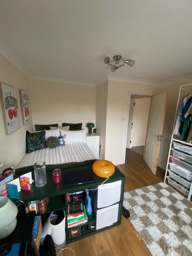 Large Double. Bills included. Unfurnished. Near M1 Main Photo