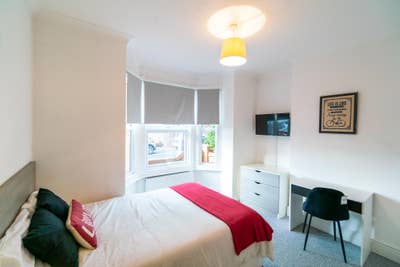 2 Double Ensuite Room Available- WEST Main Photo