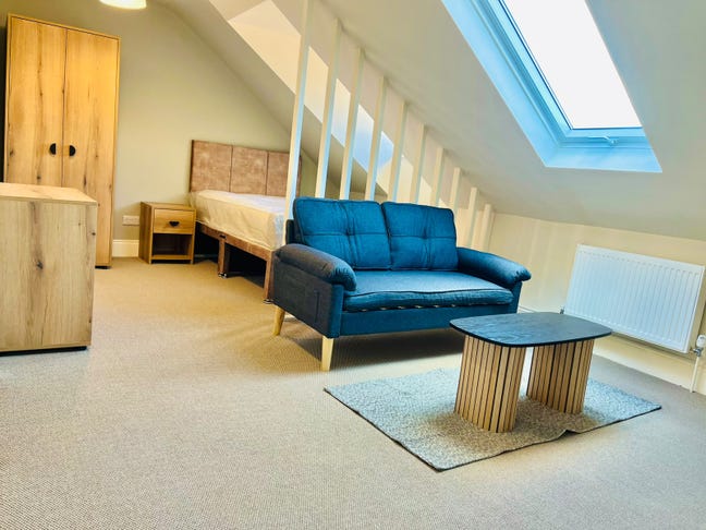 Stylish Ensuite Rooms - Professional House Share  Main Photo