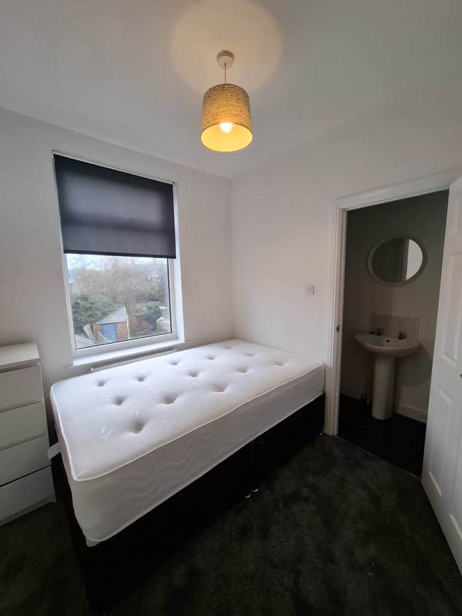 ***Room Available New Year ***All Bills Included** Main Photo