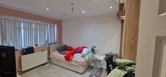 Double room available for couple or students Main Photo
