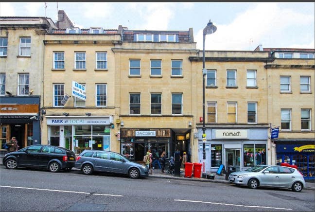 Double bed room to let on Park Street Main Photo