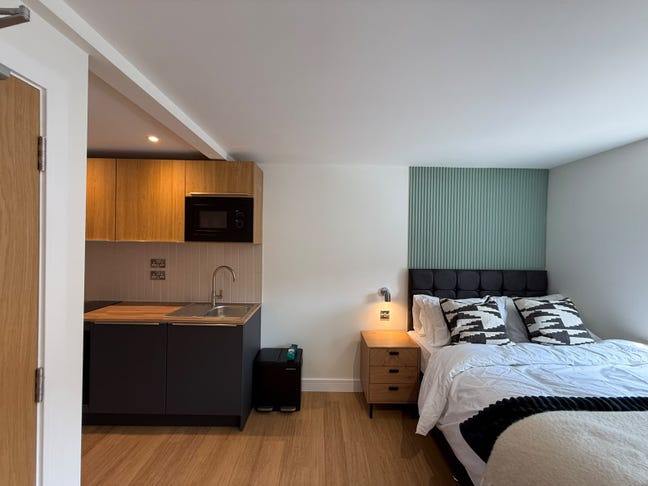 Brand New En-suite Studio Rooms with Kitchenettes Main Photo