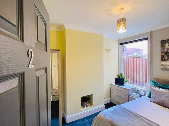 Charming 5-Bedroom House – Ideal for Professionals Main Photo