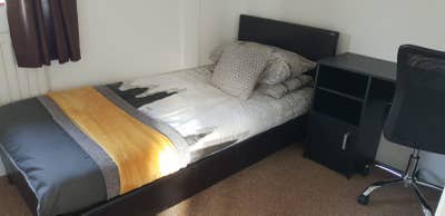 &pound;565 Single Room - Close to Royal Surrey Hospital  Main Photo