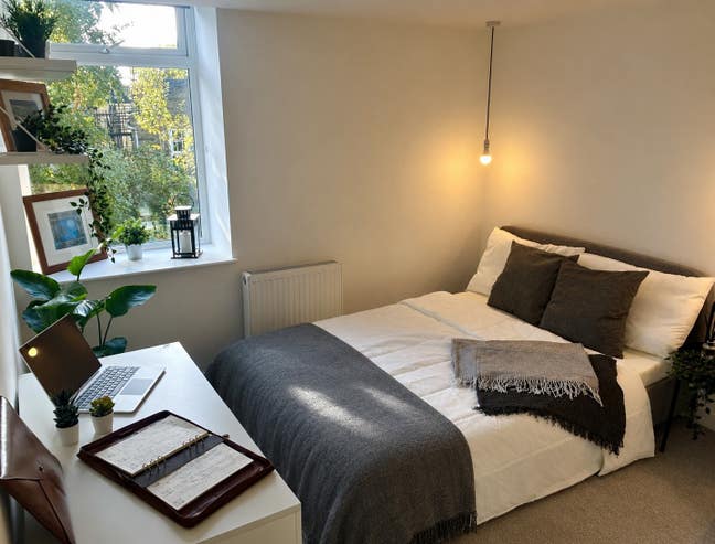 Double En Suite Room in Heart of Halifax Main Photo