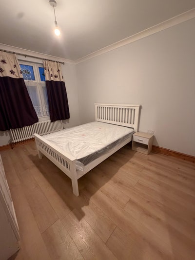 Room to let - inc. bills - 5 min walk to tube Main Photo