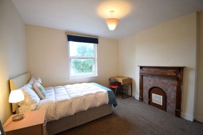 Stylish Room in a Friendly House Share! Main Photo