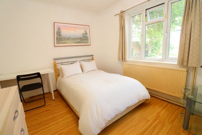Large Double Rooms Next to Stratford!! Main Photo