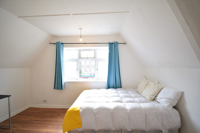 Comfortable Room in Modern Flatshare! Main Photo