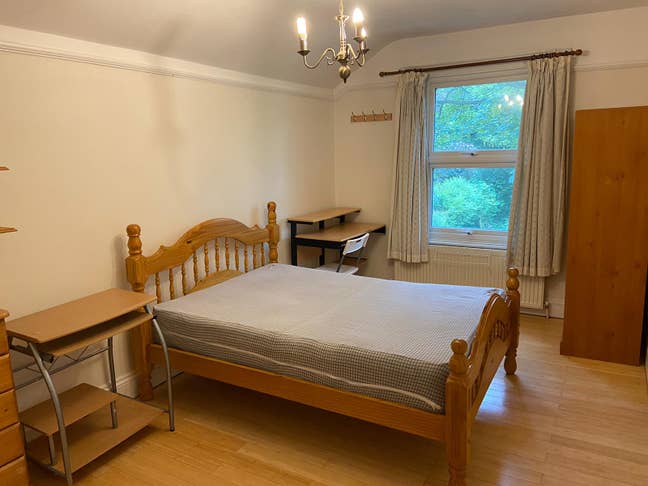 Professional person required for sociable house Main Photo