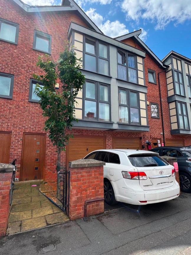 Four Bedroom House to Let Available in Rusholme Main Photo