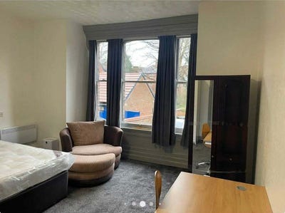 1 Large Room in 2 Bed Flat, M16 Main Photo