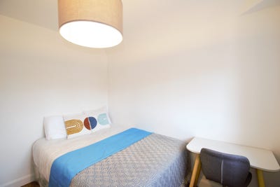 Great Value Room in Well-Maintained House Main Photo
