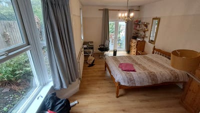 Professional person required for sociable house Main Photo