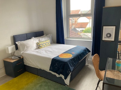 En-suite Double Bedroom near Weston Hospital! Main Photo