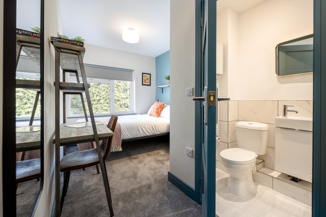 Ensuite Rooms Available 🏡 Borrowmead Road Main Photo