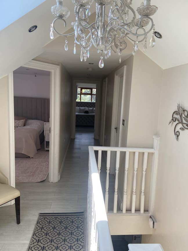 Large, Clean Double with King bed  Main Photo